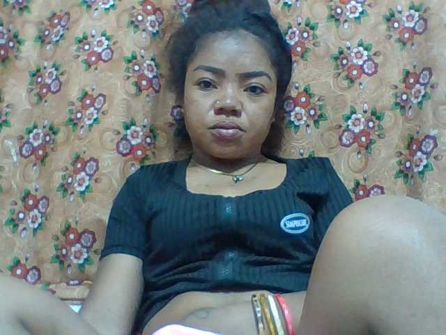 Elyah1a live cam on BongaCams