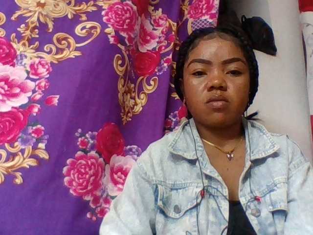 Elyah1a live cam on BongaCams