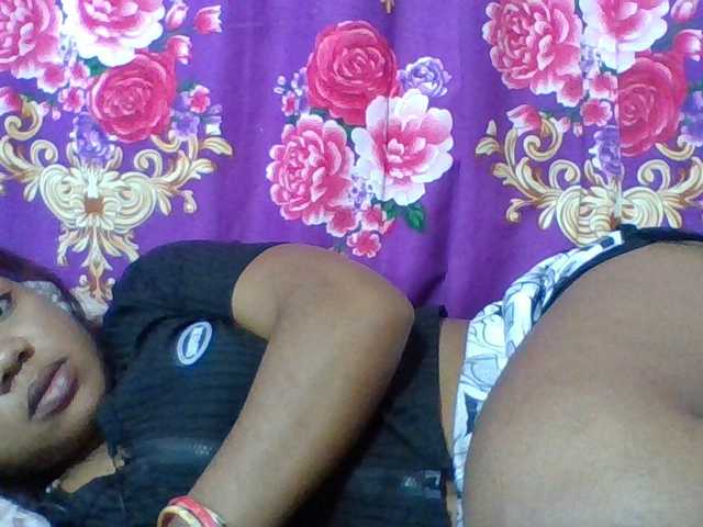 Elyah1a live cam on BongaCams
