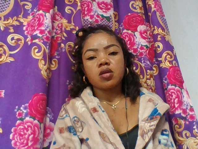 Elyah1a live cam on BongaCams