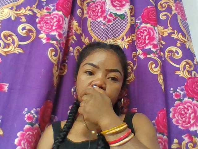 Elyah1a live cam on BongaCams