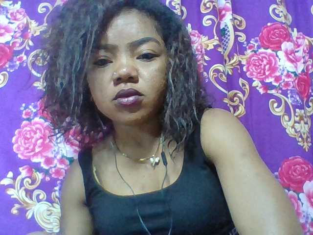Elyah1a live cam on BongaCams