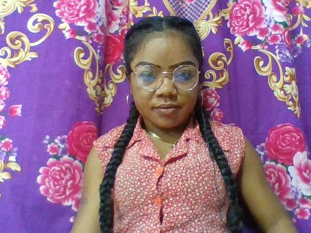 Elyah1a live cam on BongaCams