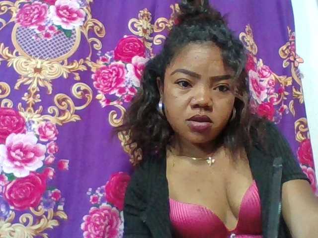 Elyah1a — live female cam