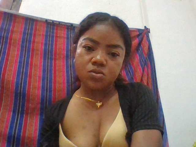 Elyah1a live cam on BongaCams