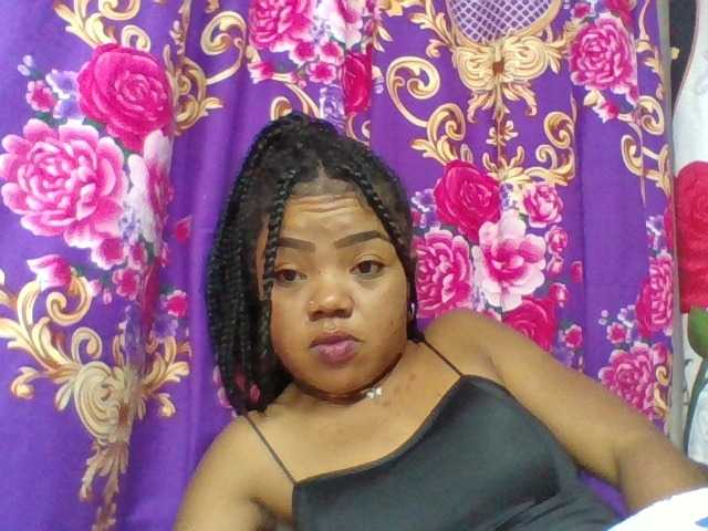 Elyah1a live cam on BongaCams