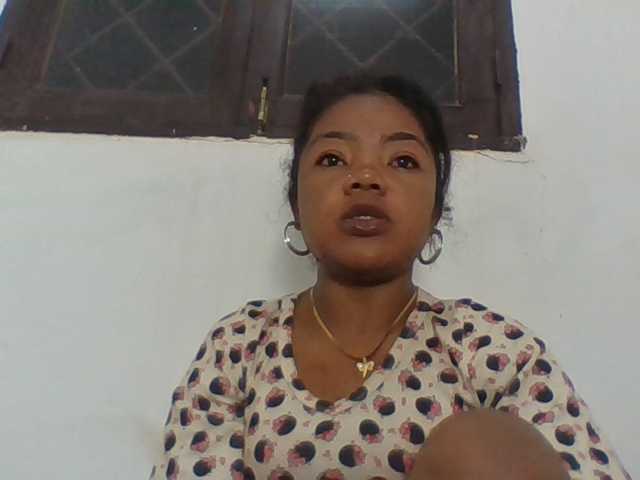 Elyah1a live cam on BongaCams