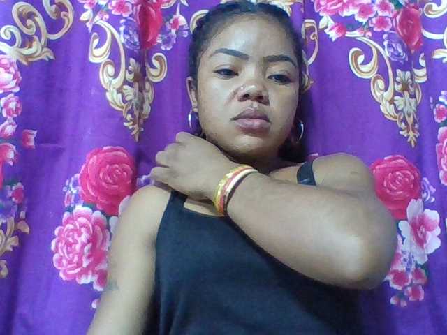 Elyah1a live cam on BongaCams