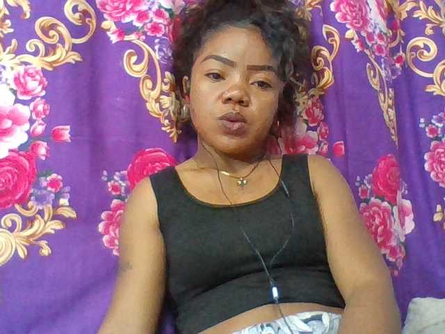Elyah1a live cam on BongaCams