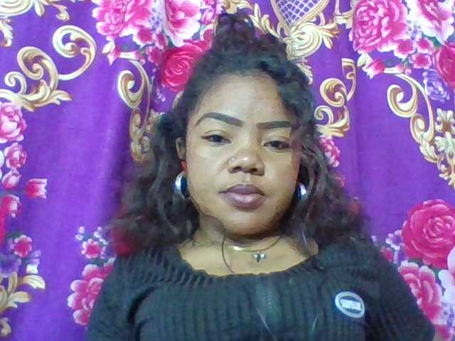 Elyah1a live cam on BongaCams