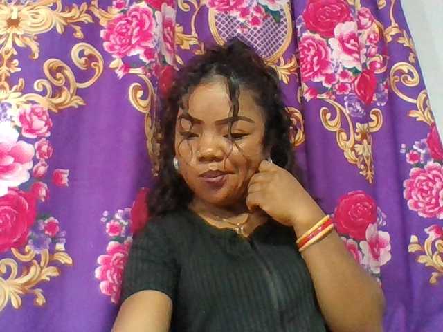 Elyah1a live cam on BongaCams