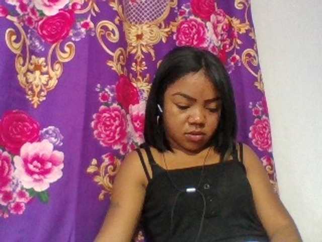 Elyah1a live cam on BongaCams
