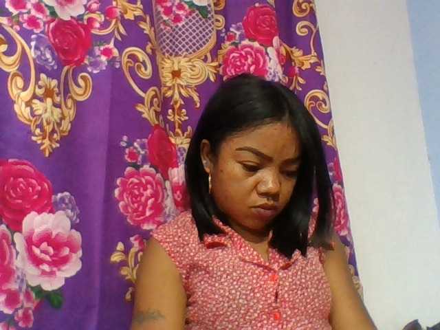 Elyah1a live cam on BongaCams