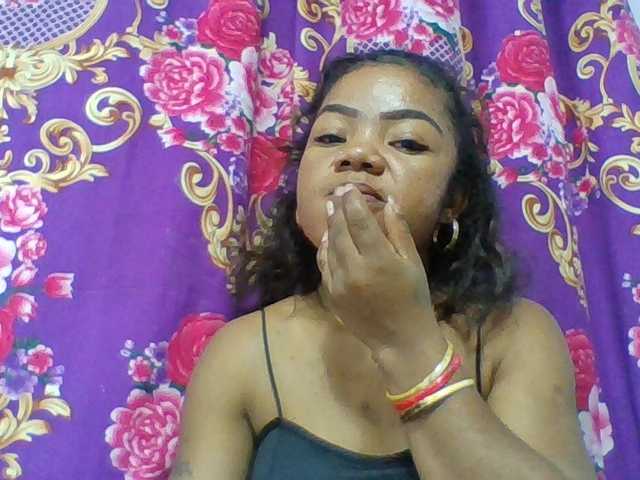 Elyah1a live cam on BongaCams