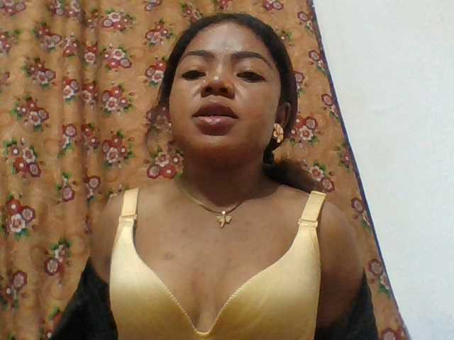 Elyah1a live cam on BongaCams