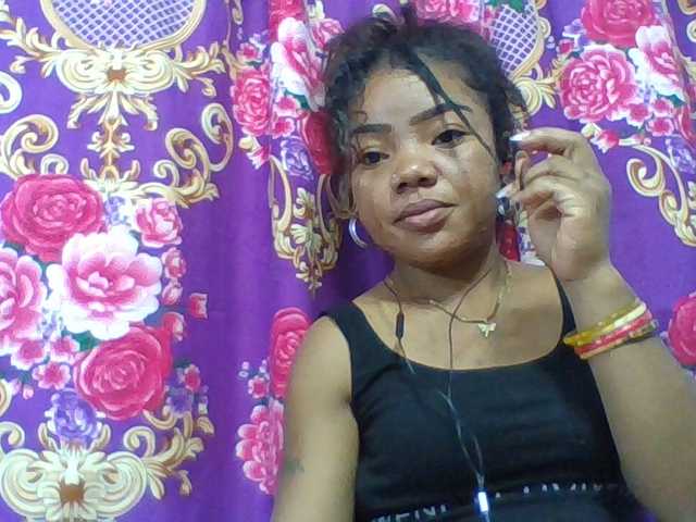 Elyah1a live cam on BongaCams