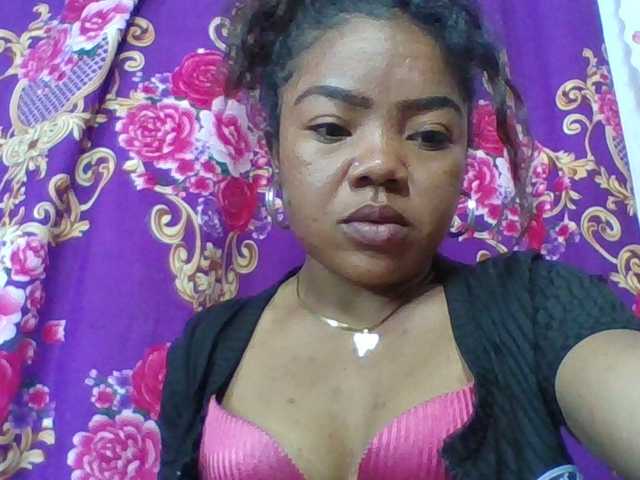 Elyah1a — live female cam
