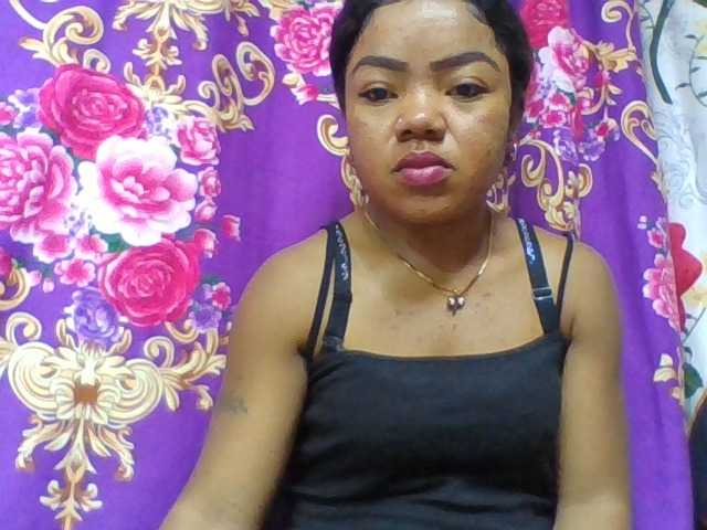 Elyah1a live cam on BongaCams