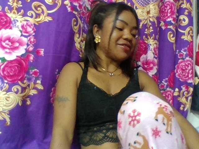 Elyah1a live cam on BongaCams