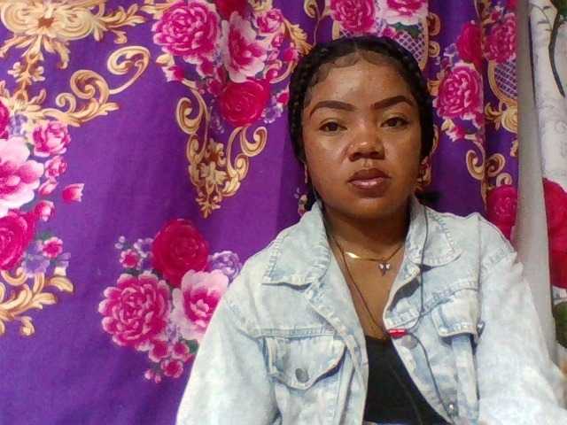 Elyah1a live cam on BongaCams