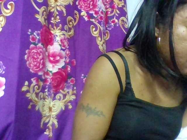 Elyah1a live cam on BongaCams