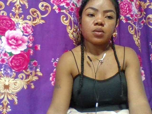 Elyah1a live cam on BongaCams