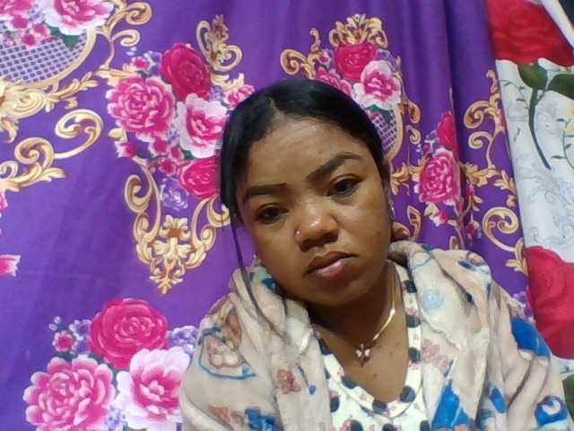 Elyah1a live cam on BongaCams