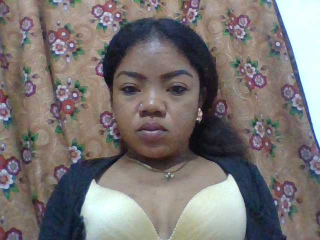 Elyah1a live cam on BongaCams