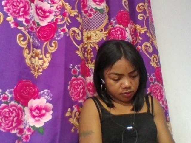 Elyah1a live cam on BongaCams