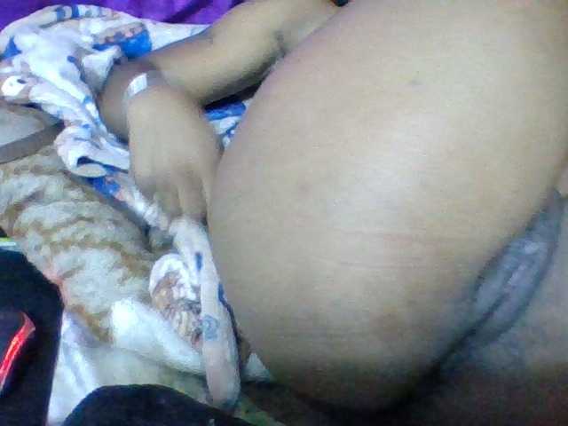 Elyah1a live cam on BongaCams