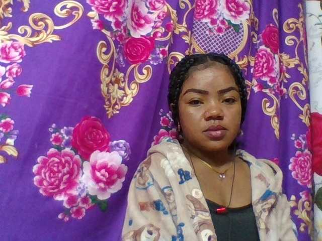 Elyah1a live cam on BongaCams