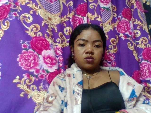 Elyah1a live cam on BongaCams