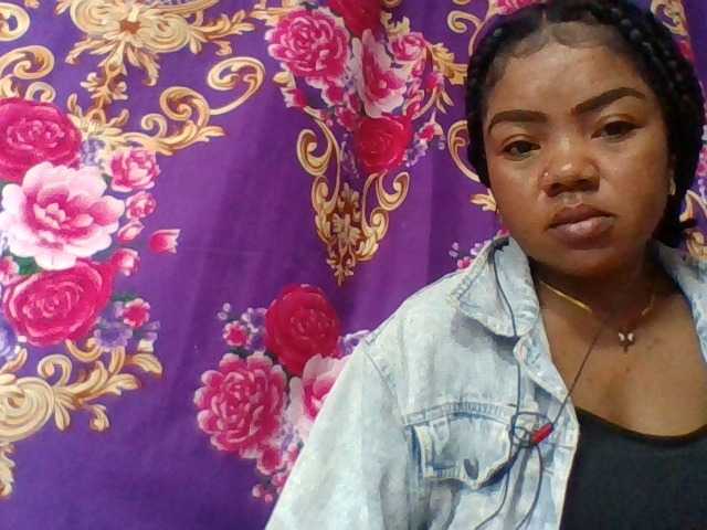 Elyah1a live cam on BongaCams