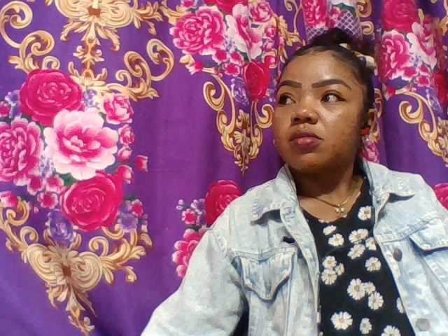 Elyah1a live cam on BongaCams