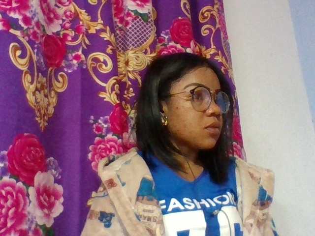 Elyah1a live cam on BongaCams