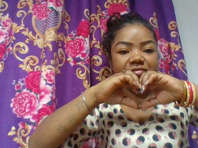 Elyah1a live cam on BongaCams