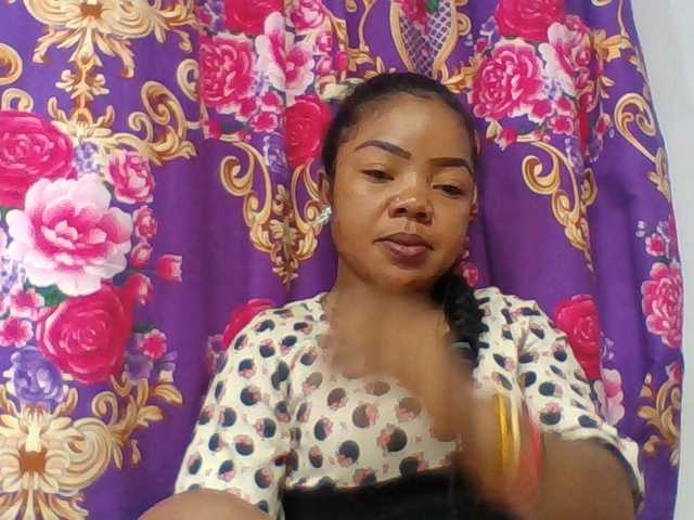 Elyah1a live cam on BongaCams