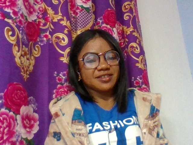 Elyah1a live cam on BongaCams