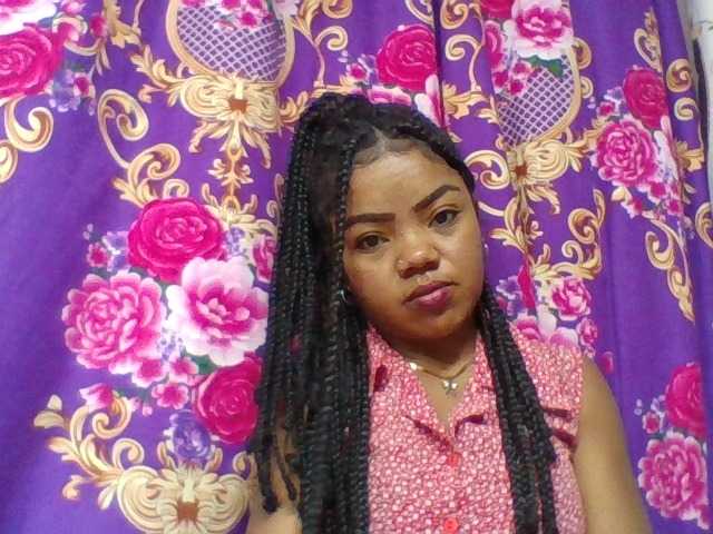 Elyah1a live cam on BongaCams