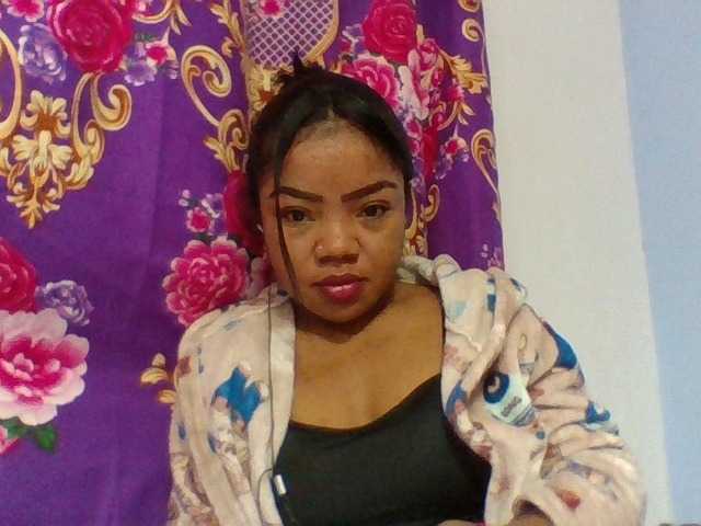 Elyah1a live cam on BongaCams