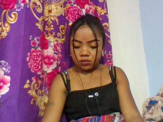 Elyah1a live cam on BongaCams