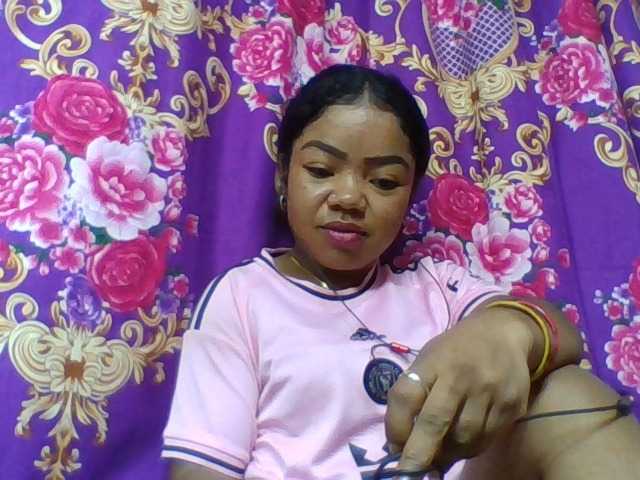 Elyah1a live cam on BongaCams
