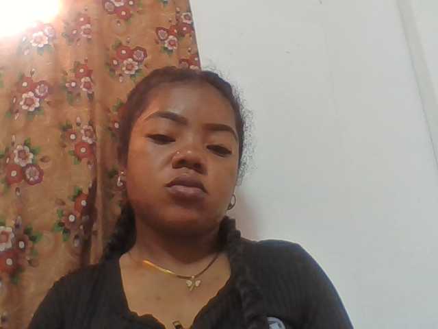 Elyah1a live cam on BongaCams