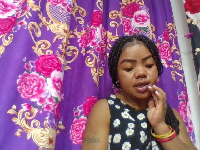Elyah1a live cam on BongaCams