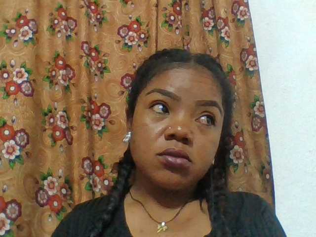 Elyah1a live cam on BongaCams
