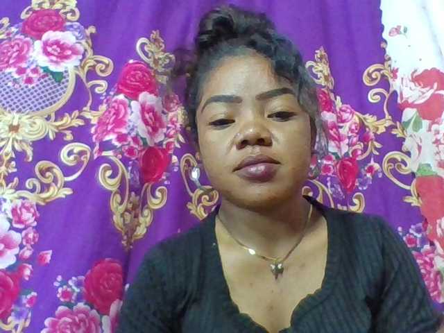 Elyah1a — live female cam