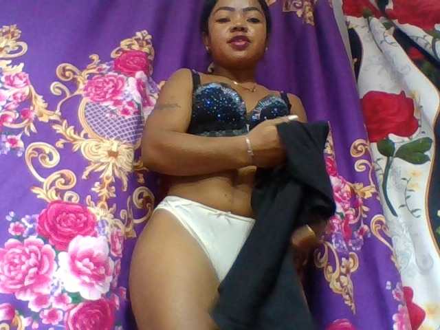 Elyah1a live cam on BongaCams