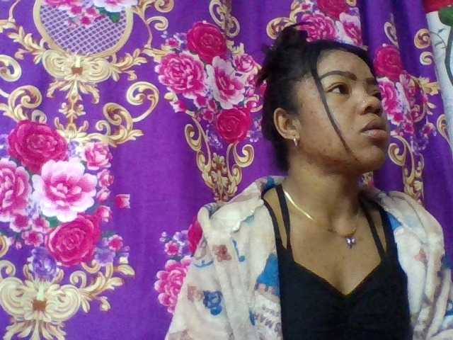 Elyah1a live cam on BongaCams