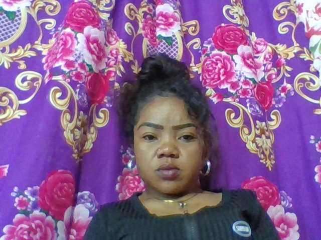 Elyah1a live cam on BongaCams