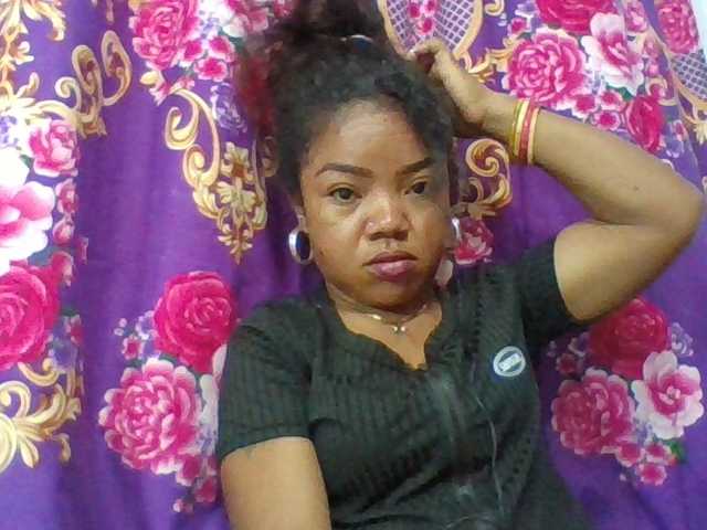 Elyah1a live cam on BongaCams